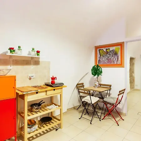 Charming In Bari's Centre - 50 M² - Parking Appartement