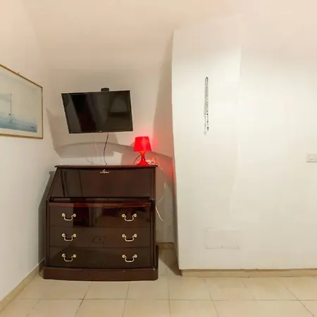 Charming In Bari's Centre - 50 M² - Parking Appartement